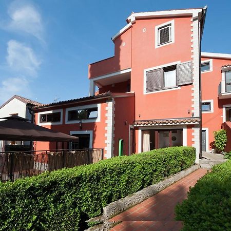 House Mitic Apartment Ровин Екстериор снимка