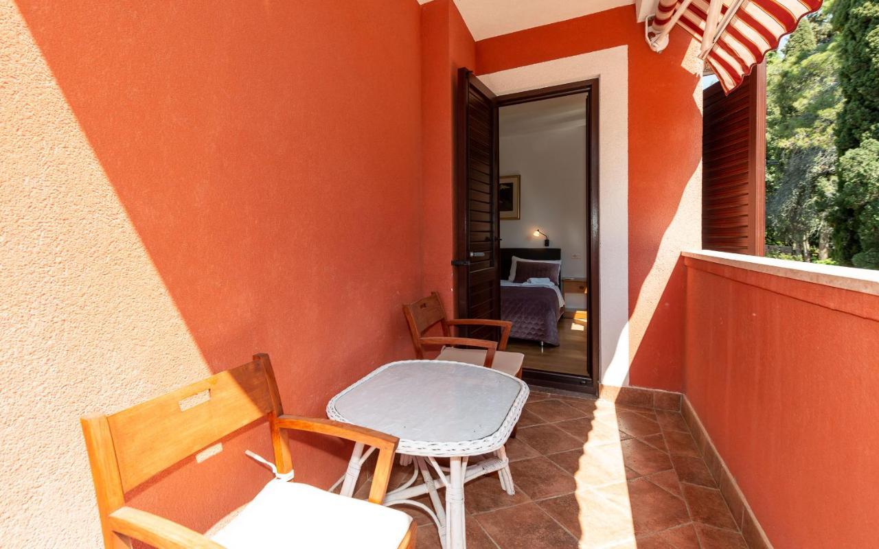 House Mitic Apartment Ровин Екстериор снимка