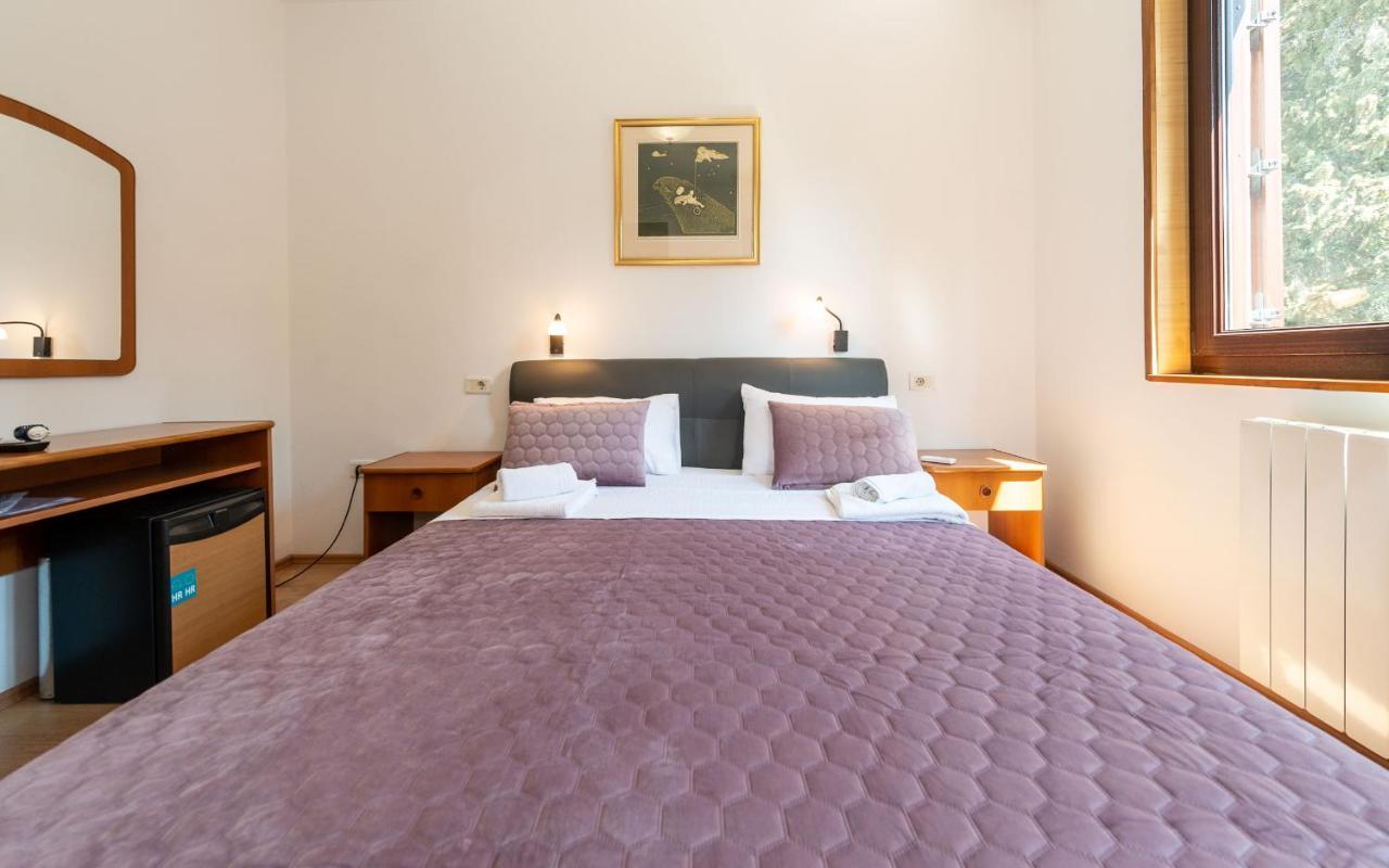 House Mitic Apartment Ровин Екстериор снимка