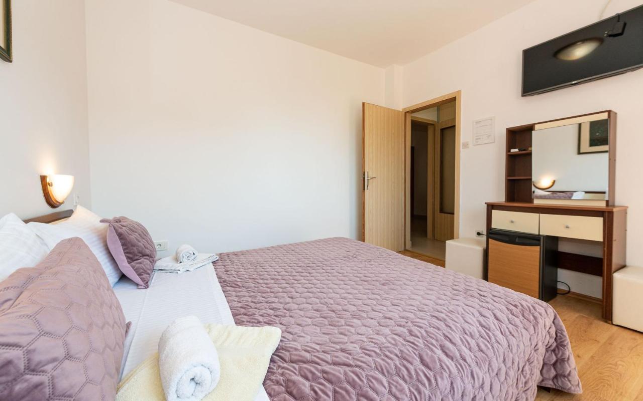 House Mitic Apartment Ровин Екстериор снимка