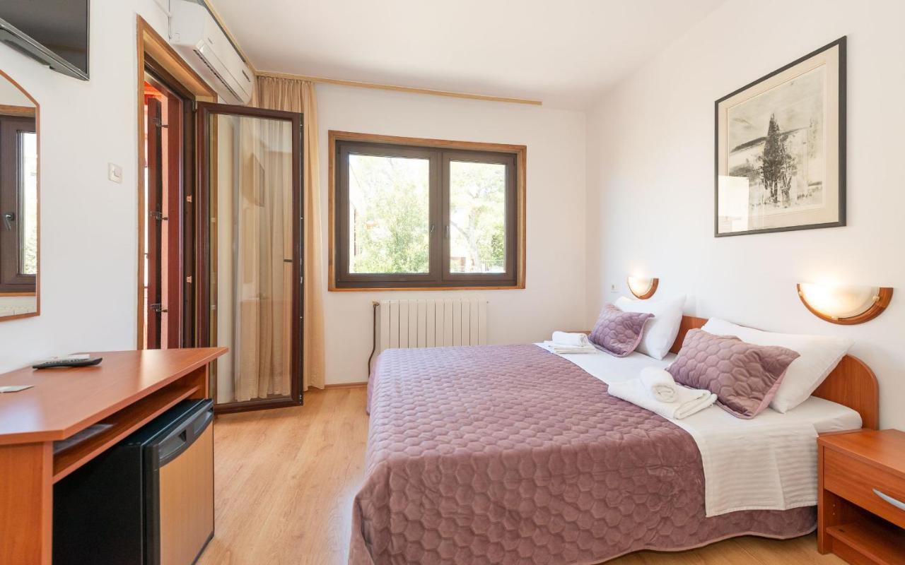 House Mitic Apartment Ровин Екстериор снимка