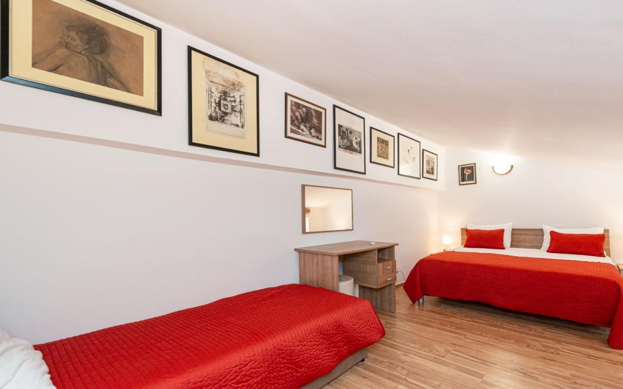 House Mitic Apartment Ровин Екстериор снимка