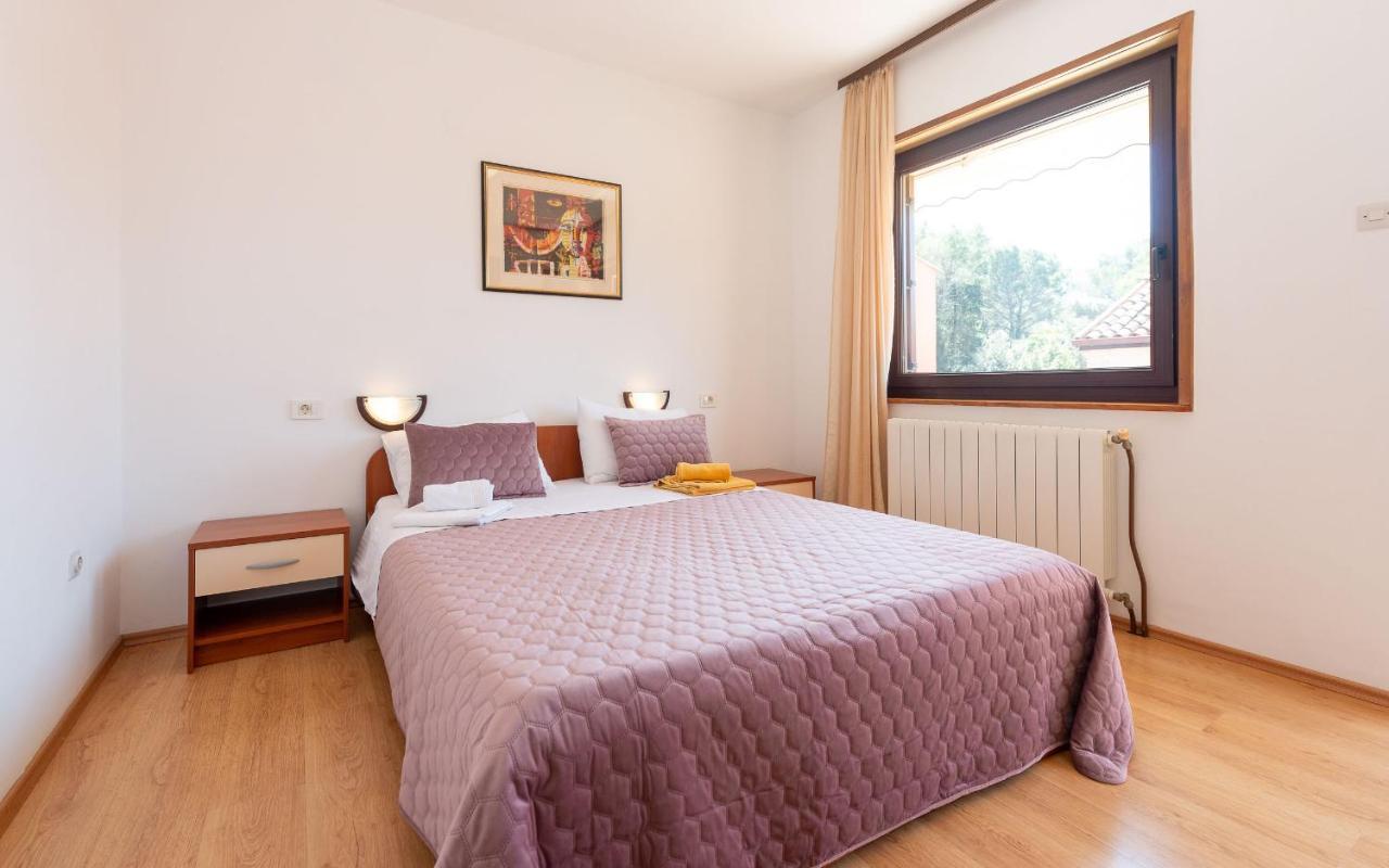 House Mitic Apartment Ровин Екстериор снимка