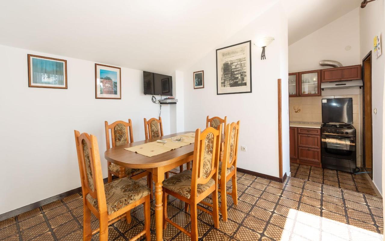 House Mitic Apartment Ровин Екстериор снимка