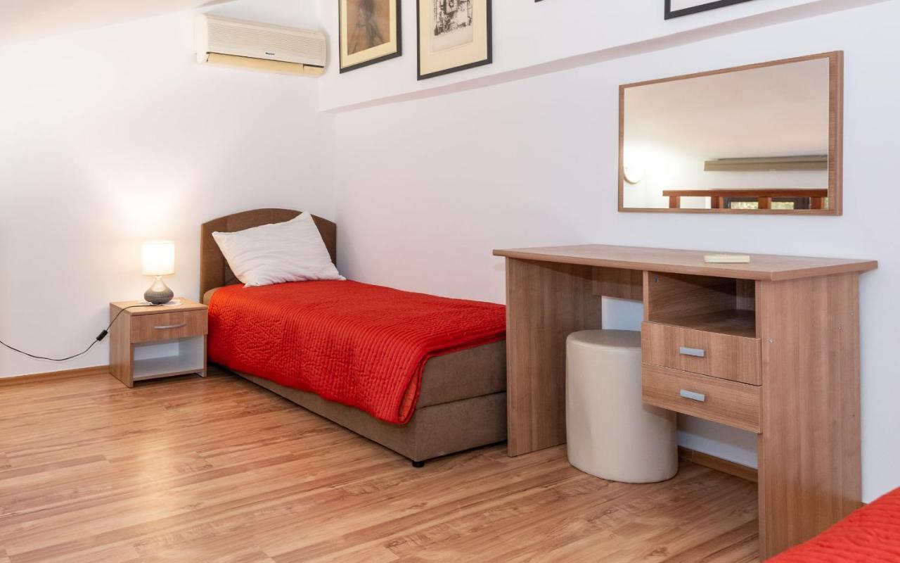 House Mitic Apartment Ровин Екстериор снимка