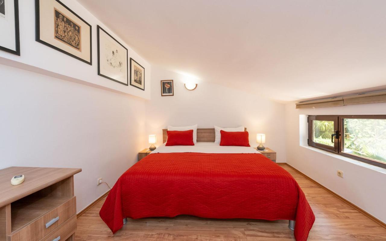 House Mitic Apartment Ровин Екстериор снимка