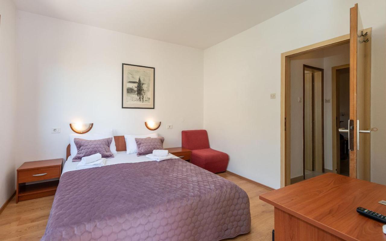 House Mitic Apartment Ровин Екстериор снимка