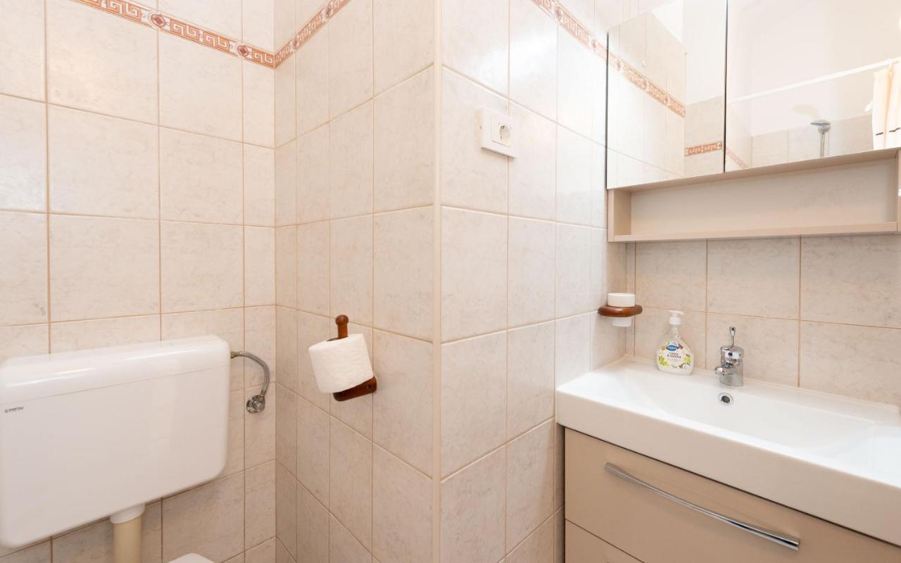 House Mitic Apartment Ровин Екстериор снимка