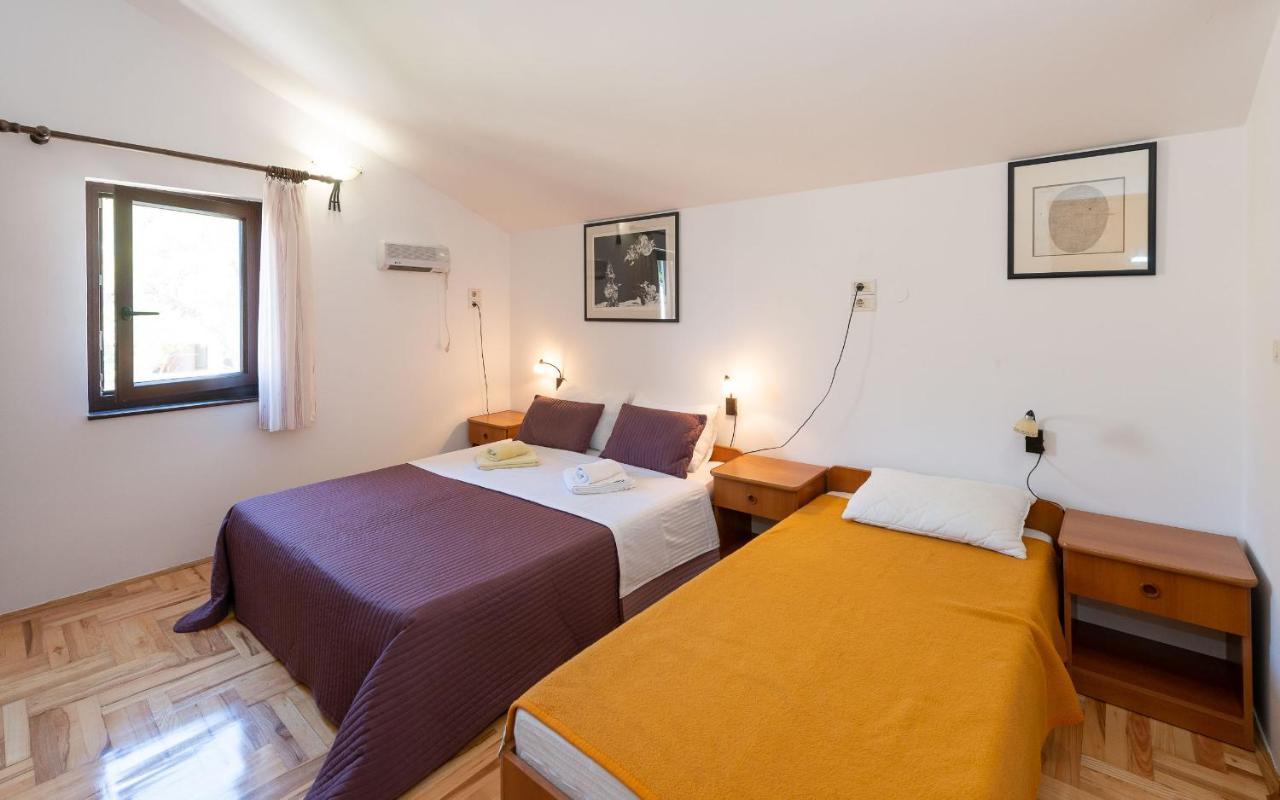 House Mitic Apartment Ровин Екстериор снимка