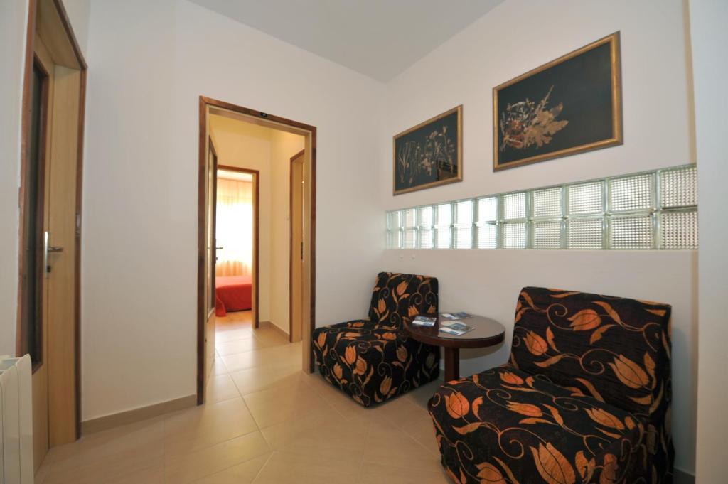House Mitic Apartment Ровин Екстериор снимка